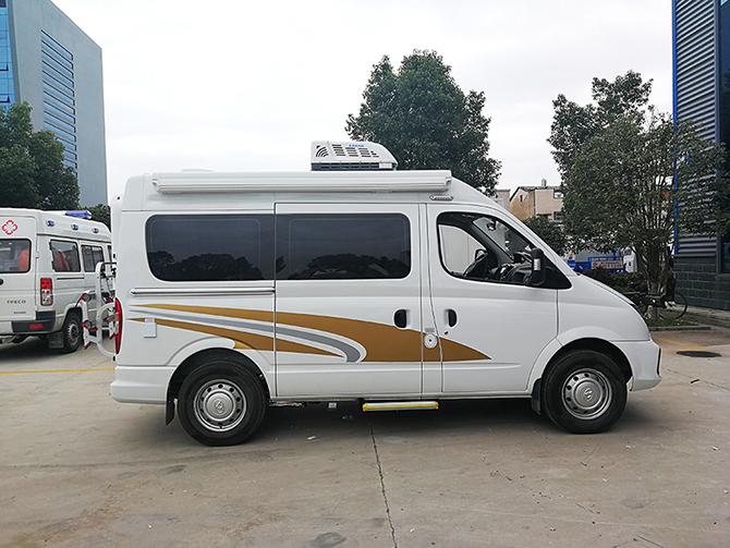 上汽大通V80短軸中頂B型房車(chē)